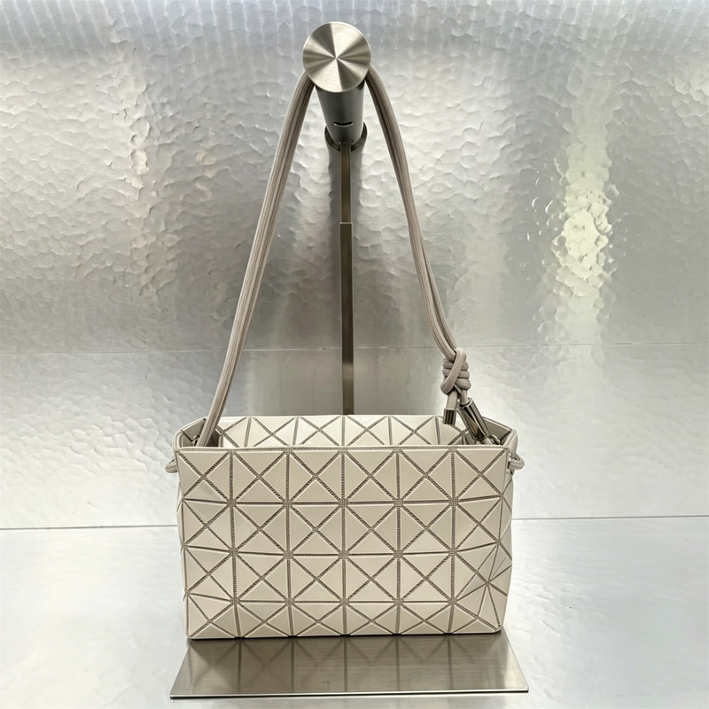 Japanese Direct Mail Genuine Brand Bag 2026 New Casual Quilted Shoulder Crossbody Bag May Limited Edition Tofu Bag