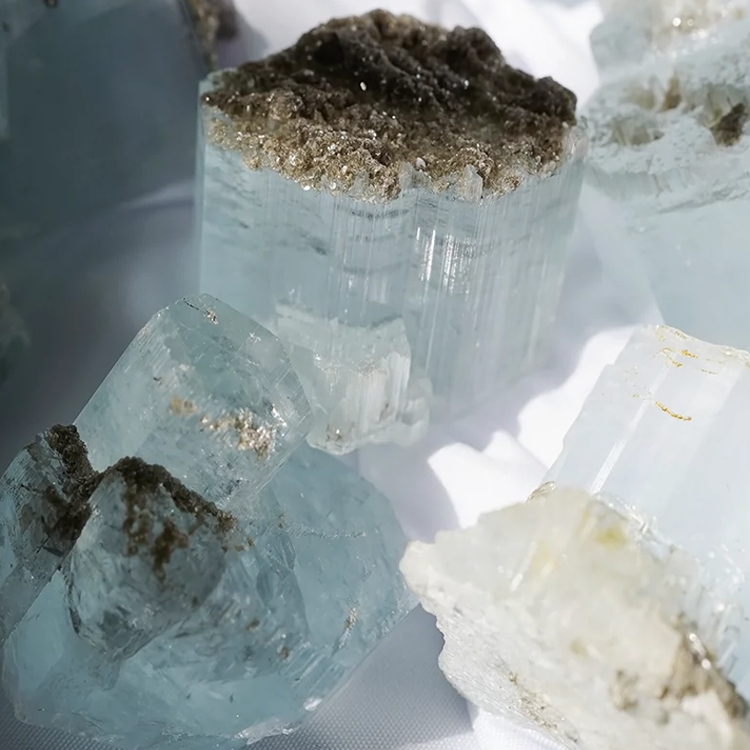 "Glacier Blue" Pakistani Aquamarine Raw Stone Specimen Ornament|Between Zero Boundaries| "Glacier Blue" Pakistani Aquamarine Raw Stone Specimen Ornament|Between Zero Boundaries|