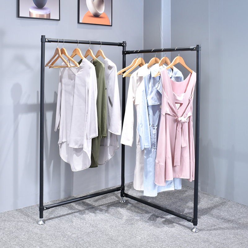 走进新时代家居助手：折叠式带轮挂衣架