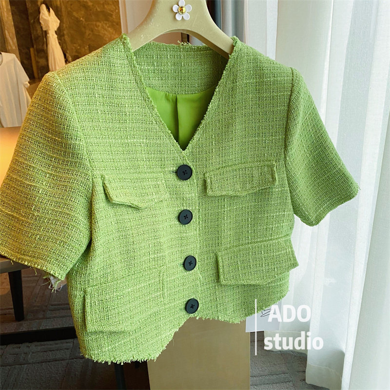 Short-sleeved thin small fragrant wind jacket women 2022 spring and autumn Korean version green V-neck temperament short small suit jacket