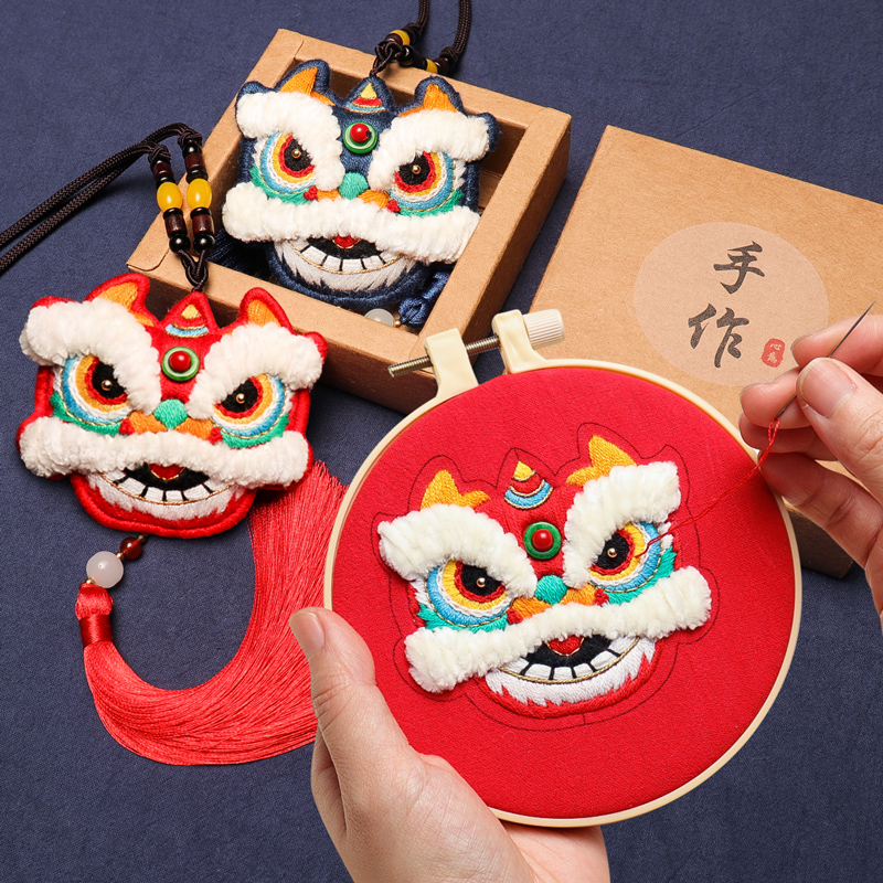 Wake lion peace charm hand embroidery diy self-embroidery peace blessing bag making material bag lion pendant to send boyfriend