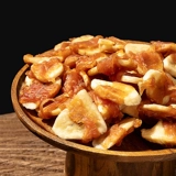 Курица с закусками собак вокруг банановых ломтиков 400 г курицы из мяса с прутизмом.