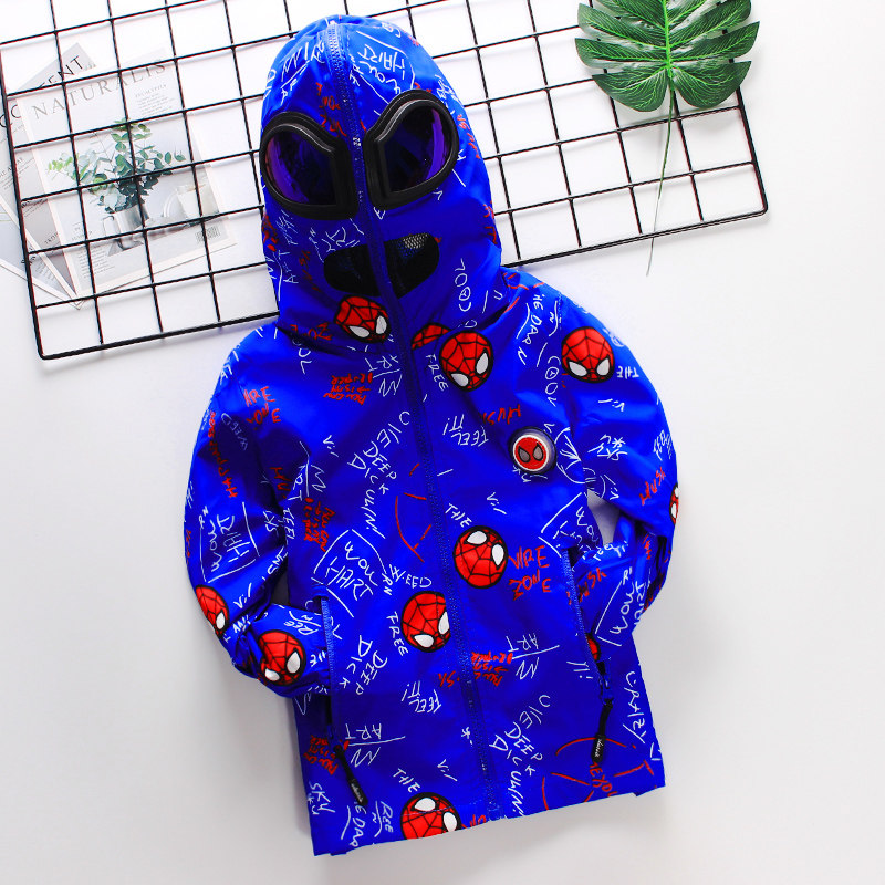 The young boy wears glasses for the submachine clothing child gush and thickens two sets of winter clothing spiders Ottmann coats the tide