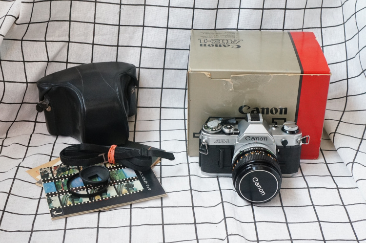 99-95 New Canon AE-1 AE-1P 50 1 8 50 1 4 sets of novice film camera spot