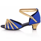 Новая девочка латиноамериканская танцевальная обувь, дети и девочки, которые являются юниорами.