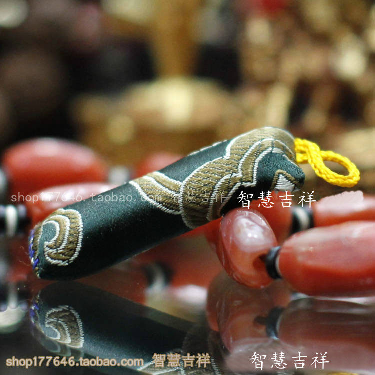 Tibetan sacred Gelugpa mighty body-ROO amulet of Gandan Temple, India