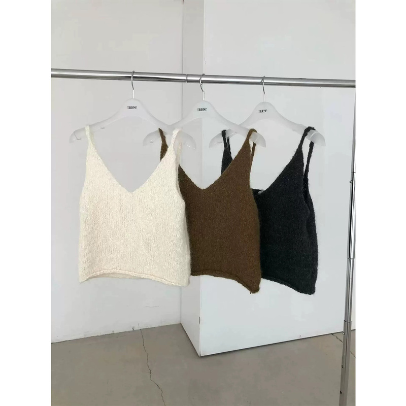 Korean Dongdaemun 2026 Autumn New Fashionable V-Neck Sleeveless Knitted Camisole for Women Layered Inner Top Korean Dongdaemun 2026 Autumn New Fashionable V-Neck Sleeveless Knitted Camisole for Women Layered Inner Top