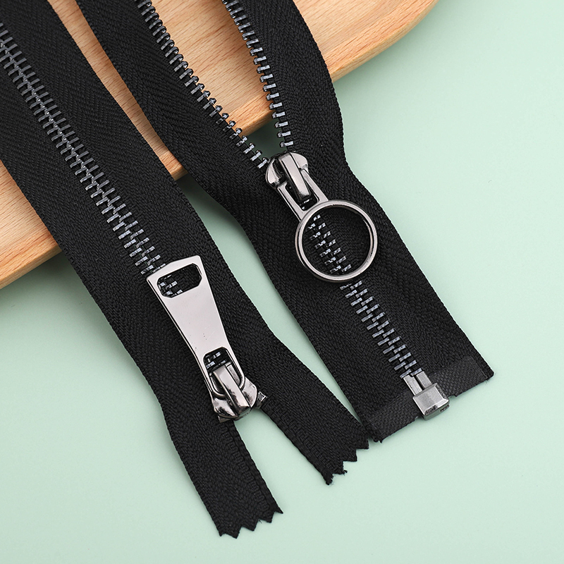 No. 5 Metal Copper Zipper with Black Teeth and Black Tape for Jackets, Coat Placket, Pockets, down Jackets, Clothing Accessories, Zipper Components