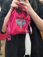 Красные маленькие розовые бретели