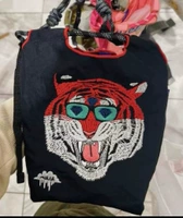 Черные маленькие бретели