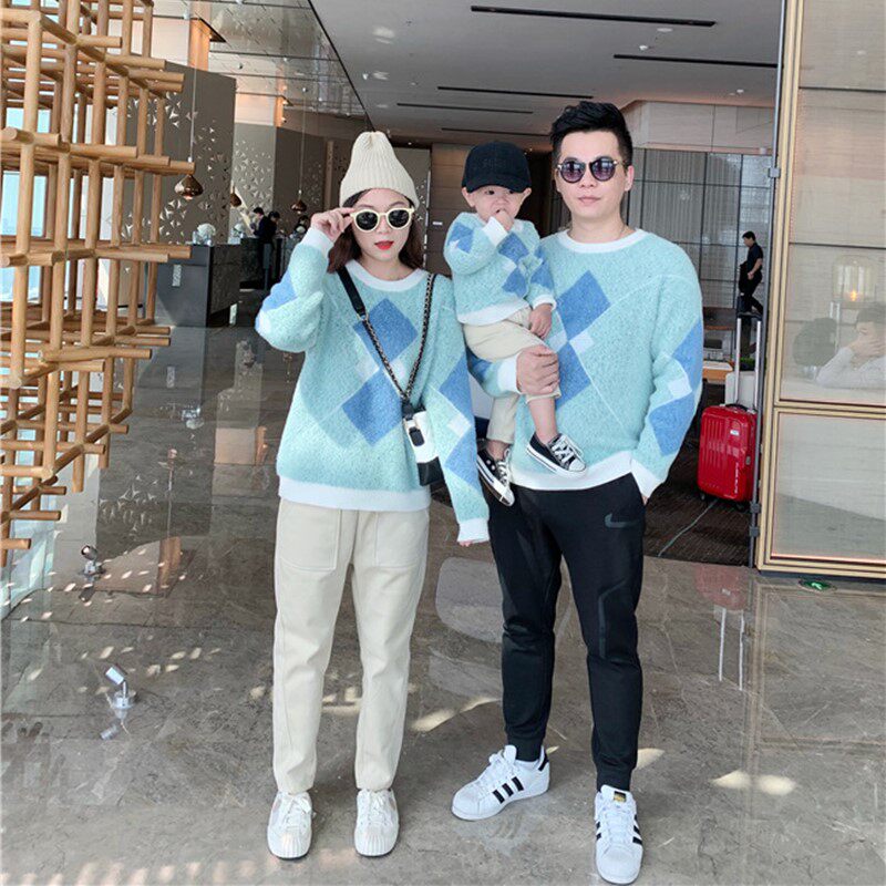 Family-child clothing with three-mouth four-pronged network red ocean and hay style mink sweater mother and child clothing