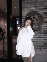  CHICYOU black and white two-color semi-strapless sexy mid-length loose cut all-match long-sleeved round neck pullover sweater