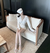 CHICYOU (luxury girl) big diamond buckle V collar short Joker knit Net red ins new cardigan