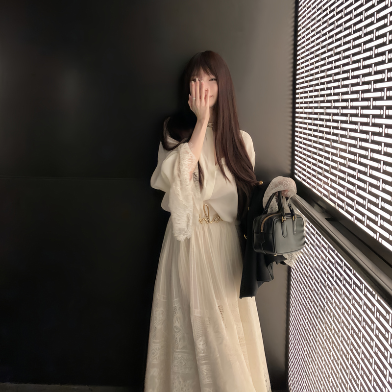 [in Stock] Chicyou Lightweight Sheer Lace Cuff White Shirt, Loose and Slimming White Top