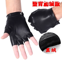 Мужская спина с бархатом