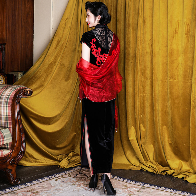 Long cheongsam, black dress, with short sleeve, with embroidery, autumn Long cheongsam, black dress, with short sleeve, with embroidery, autumn