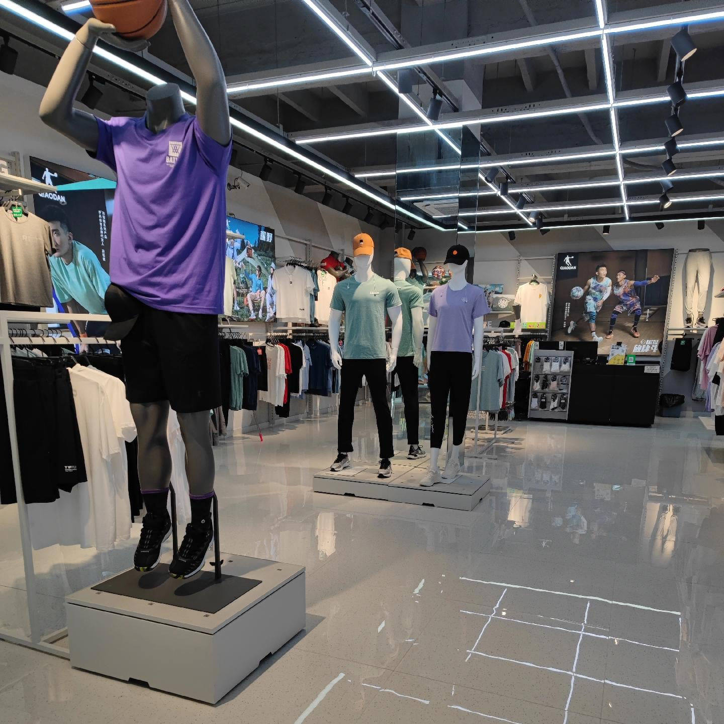 奥特莱斯运动休闲折扣店