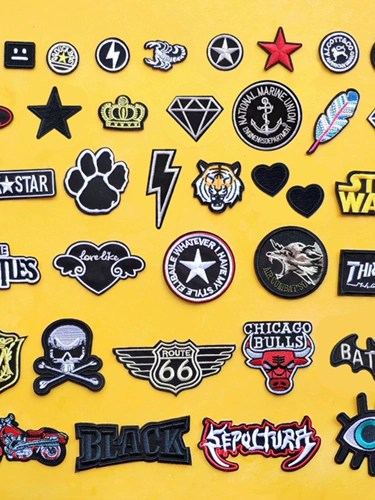 Самоклеющийся пуховик, английские буквы, с вышивкой, с печатью вашего логотипа