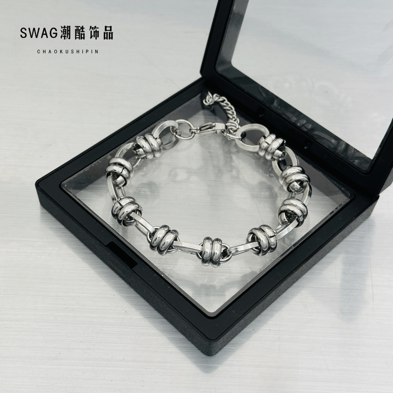 Titanium Steel Interlocking Bracelet for Men and Women, Niche Design, High-End Splicing Bracelet, Personalized and Versatile Couple's Hand Jewelry