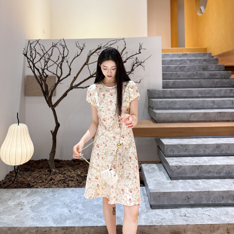 August Zhile | 100% Mulberry Silk | 45 ° Bias-Cut | 19mm Plain Crepe Satin Puff Sleeve Dress-7039