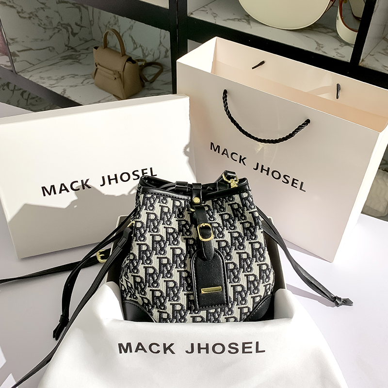 Hong Kong MACK JHARLES spring and summer leather women's bag niche bucket bag shoulder messenger bag women's 2022 new trend