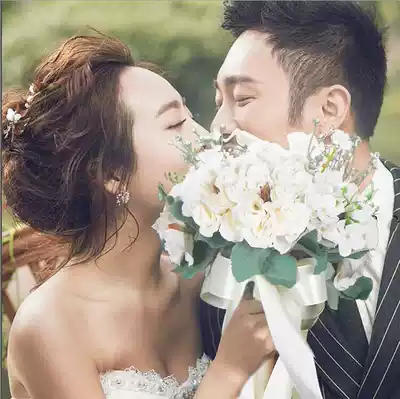 2020 new wedding photography props holding flowers White Brigade photo studio location Korean bride simulation fake flower