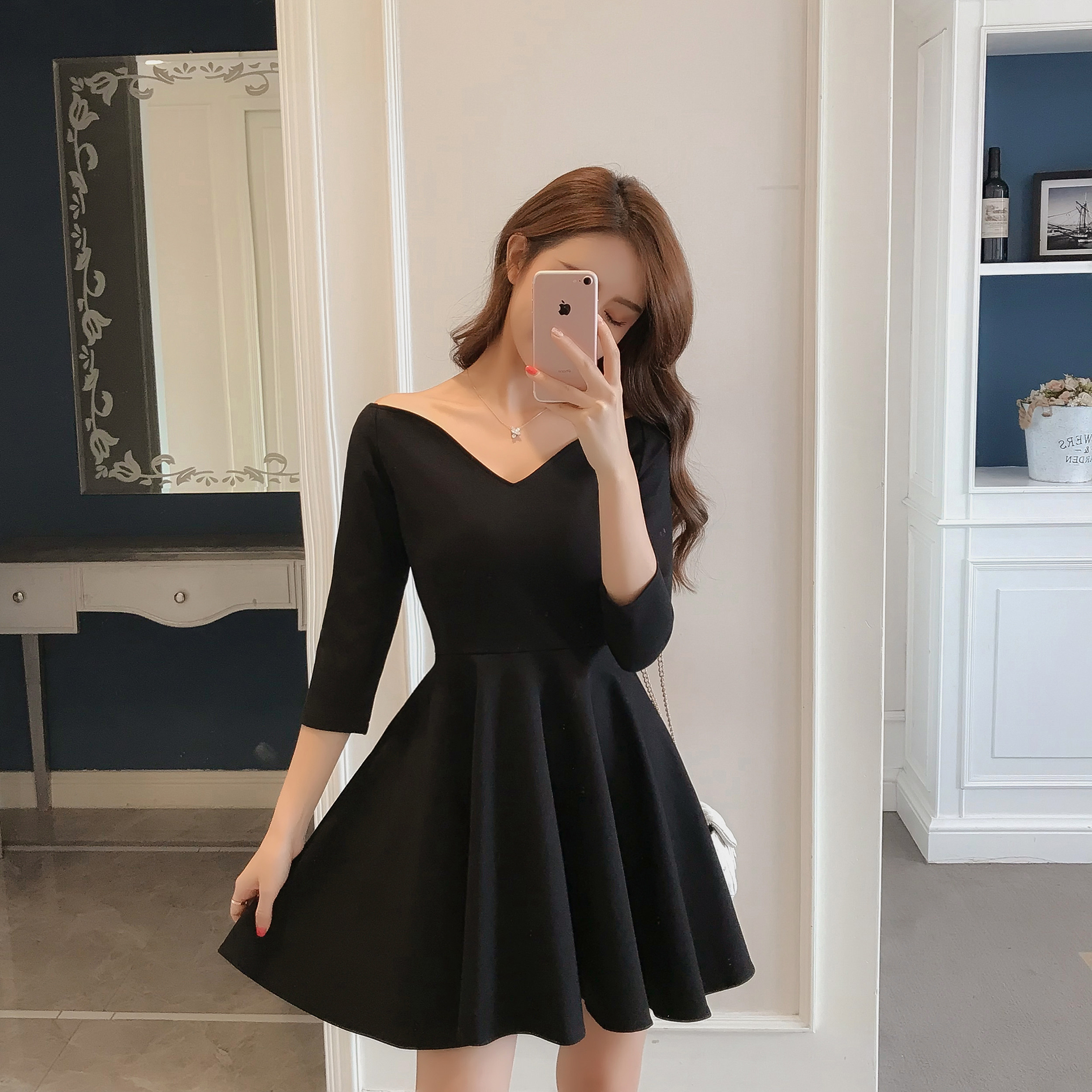 2018春装新款 一字领收腰显瘦赫本小黑裙 七分袖高腰露肩连衣裙女