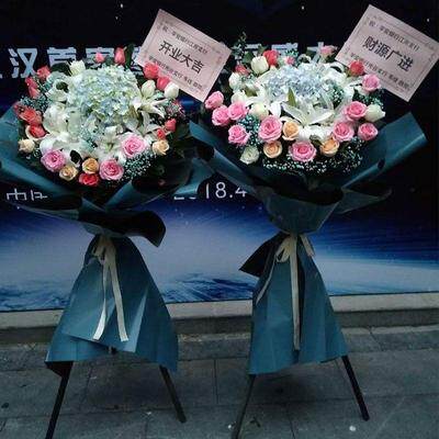 Southwest China's Xishuangbanna Jinghong city's new store opens flower basket Tongcheng flower Qiao relocating to the city's new store