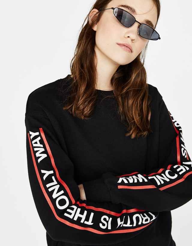 Sweatshirt femme BERSHKA - Ref 3217219 Image 27
