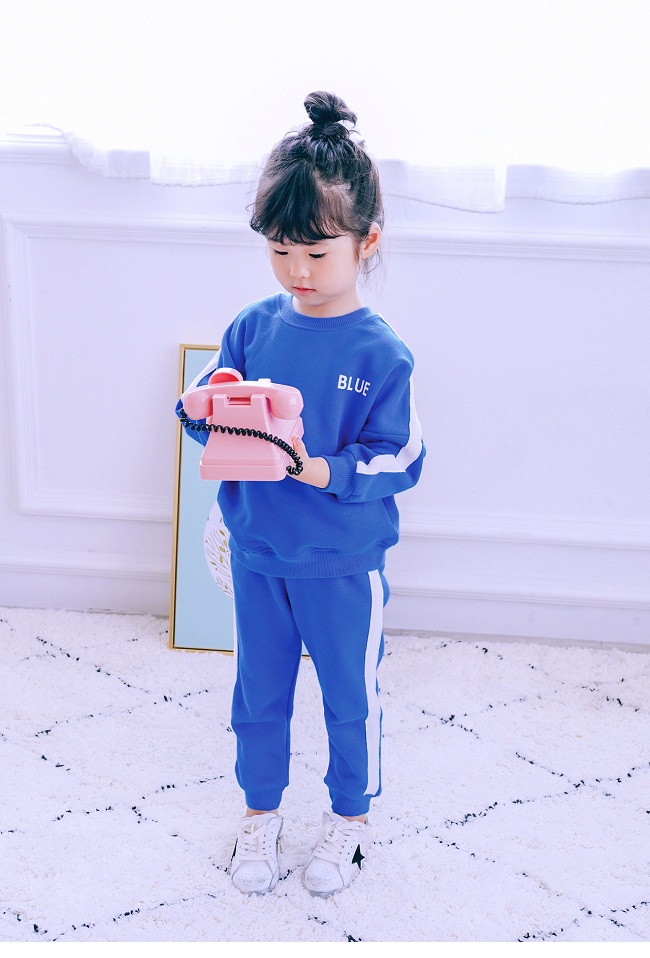 Quần áo phụ huynh mùa thu 2018 thiết bị gia đình mới mẫu giáo phục vụ lớp học màu xanh thể thao bé trai phù hợp với áo len cha mẹ trẻ em quần áo gia đình đi biển