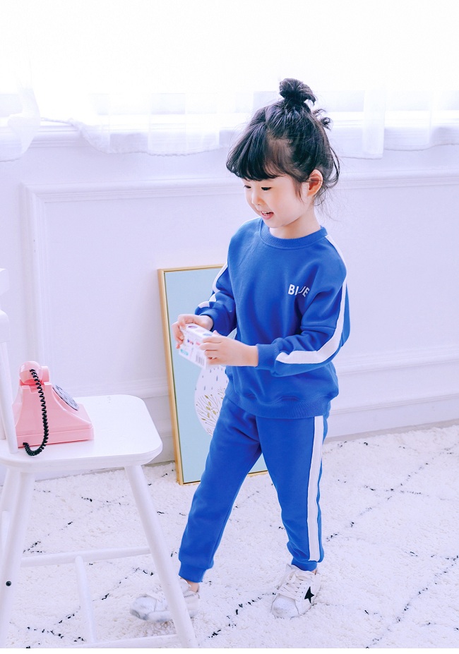 Quần áo phụ huynh mùa thu 2018 thiết bị gia đình mới mẫu giáo phục vụ lớp học màu xanh thể thao bé trai phù hợp với áo len cha mẹ trẻ em quần áo gia đình đi biển