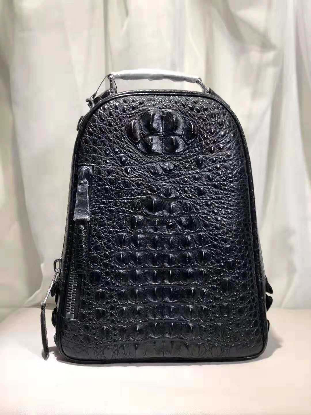 The new real crocodile backpack fashion leisure business outdoor travel crocodile backpack large capacity men's big bag