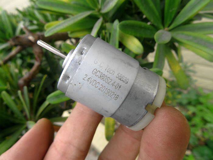 380 DC motor low voltage large current high speed strong magnetic carbon brush motor 2 4V 21000 turn flower shaft
