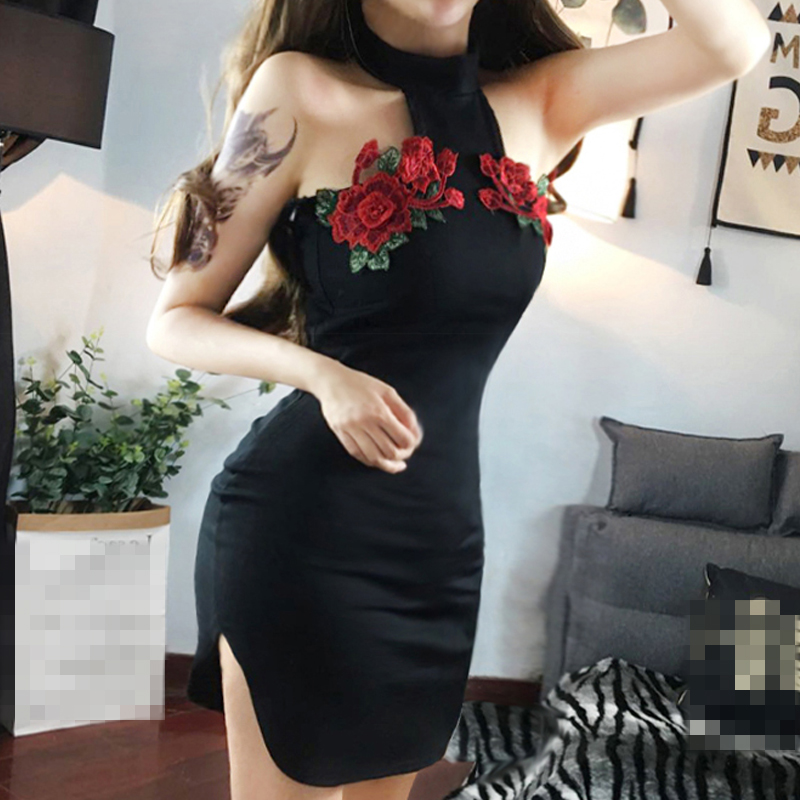 Cánh đồng đêm nữ 2018 khí chất mùa hè mới mở lưng ngã ba treo cổ thêu váy tròn cổ túi hông đầm khoét eo