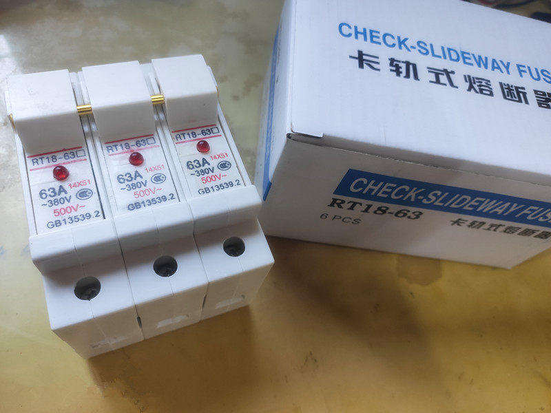 RT18-63A 3P rail cylinder cap type fuse fuse holder 14 * 51 triple base RT18-3P63A