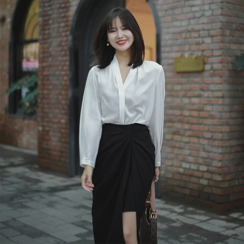 2021 spring Korean version white commuter V-neck pullover shirt fashion loose bottoming all-match long-sleeved shirt women