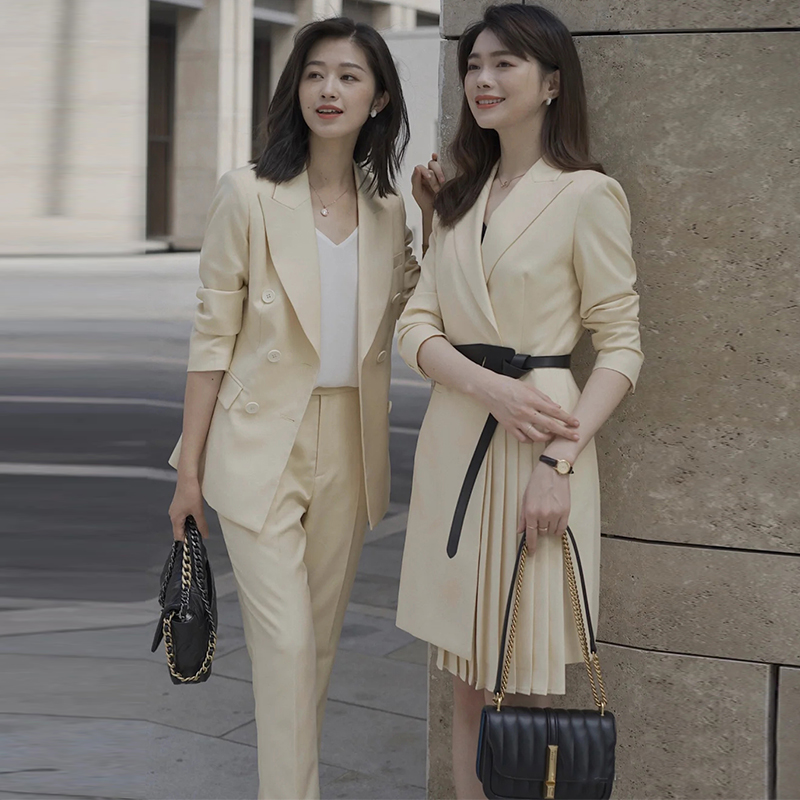2022 - Spring light yellow double - row commuter suit female suit nine - piece suit female suit