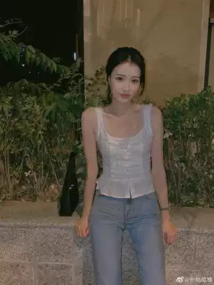 Ellie Original (Sun Yi same model) custom embroidered super cute top