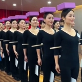 Тело открывает заднюю палочку йоги, формирующая плечевой стержень, спинку спины, горбатый ортодоксальный стойкий столб, тренировка деревянной палки 2