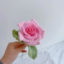 Hand-knitted wool bouquets finished small Thai roses Valentine’s Day gifts for girlfriends birthday gifts flower arrangements for employees