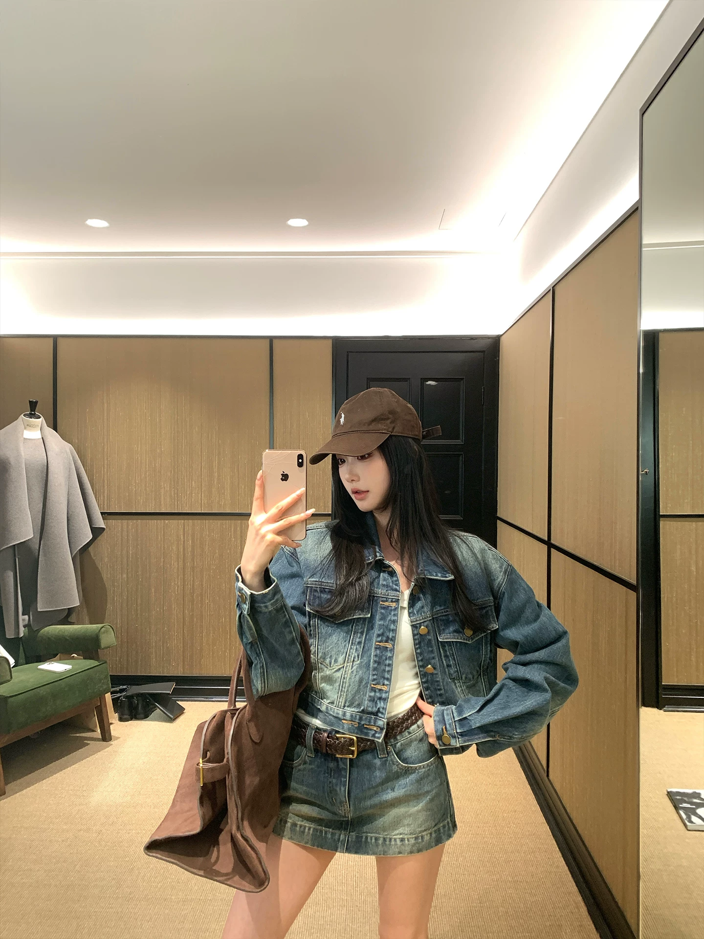 区区欧阳 'Fern excellent ratio' hot girl Bi enters!Washed blue short denim jacket suit