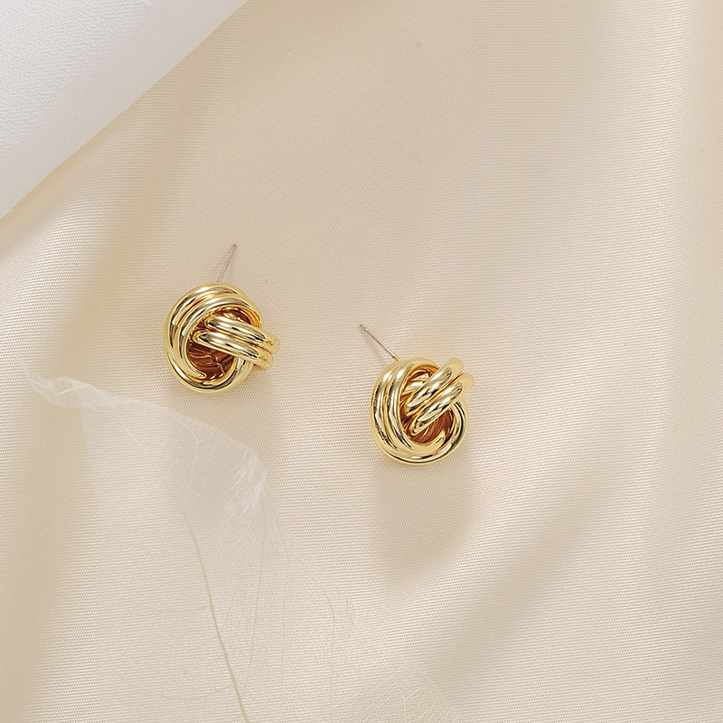 Net Red Metal Earrings Irregular Circle Geometric Earshot Woman Exaggerated Comeback Lukewarm Air Ear Clip Without Ear Clip