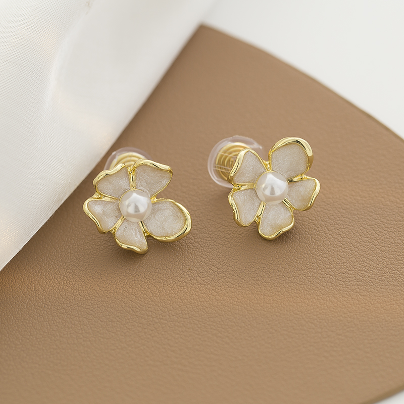 Minimalist Temperament Fashion 100 Hitch Ocean Pearl Flowers Earrings Woman's small crowdsourced design Mosquito Repellent Coil without ear clip-Taobao