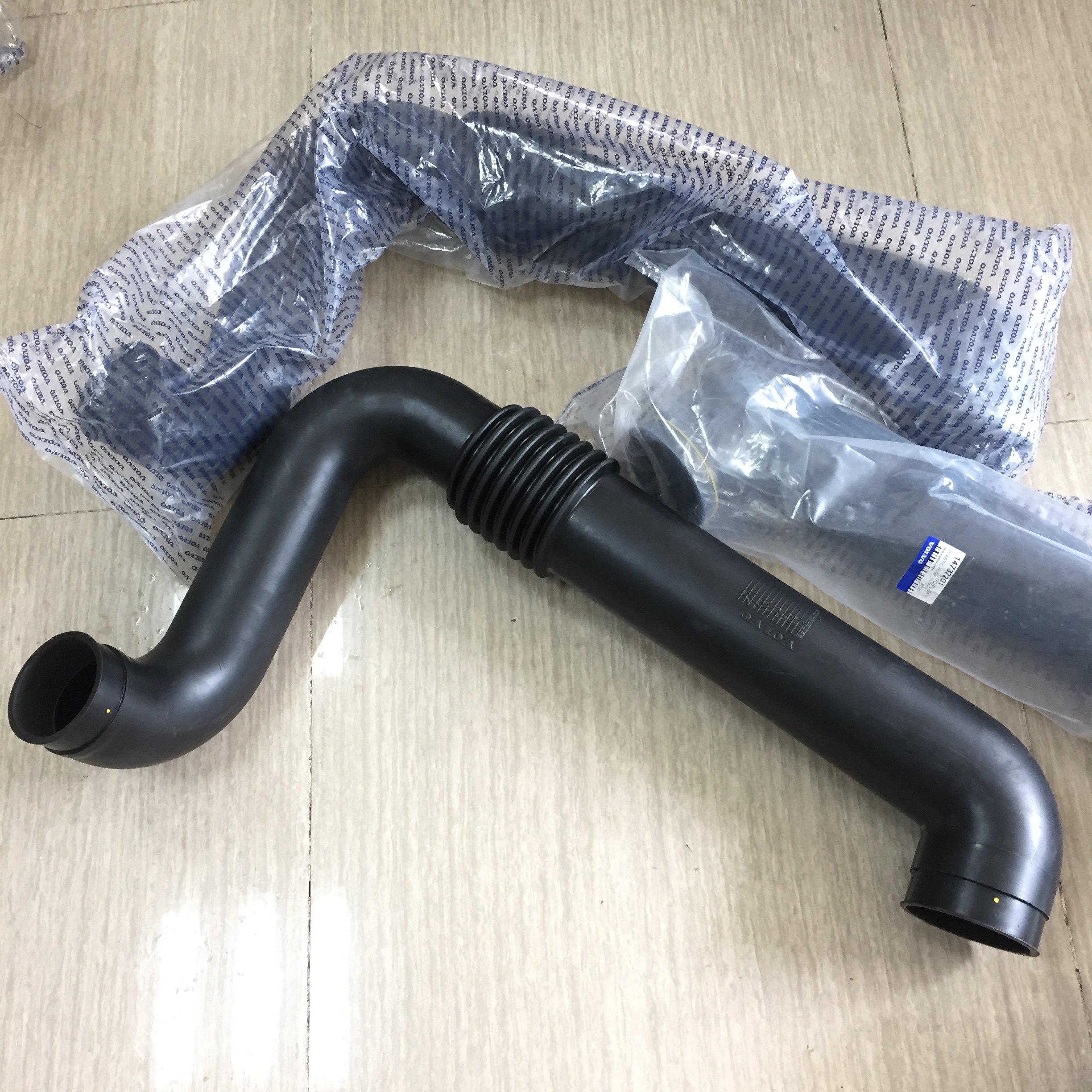 沃尔沃挖机配件EC210D=14737201增压器进气管 EC210B增压器进气管