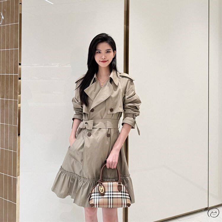 Burberry New Classic Lace-Up Waist-Tie Skirt-Style Trench Coat for Women and Men Burberry New Classic Lace-Up Waist-Tie Skirt-Style Trench Coat for Women and Men