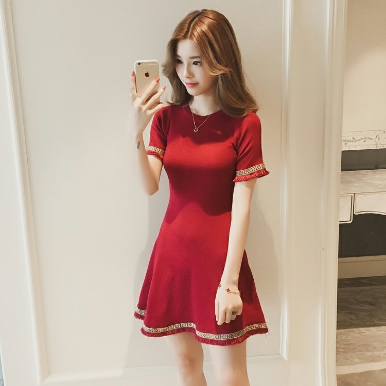 Mùa hè 2018 phiên bản mới của Hàn Quốc có khí chất mỏng manh Hepburn váy đen nhỏ sang trọng trái tim thêu máy Slim một chiếc váy chữ váy đầm xòe