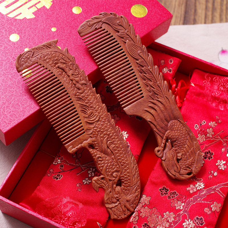 Authentic red sandalwood wedding comb Red wedding wedding wooden comb pair set comb newlywed escort send newlywed