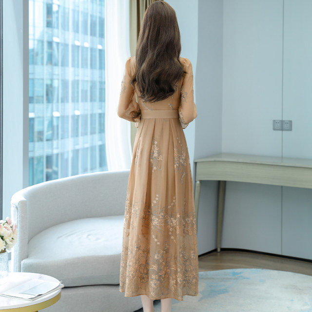 Heavy industry embroidered silk dress women 2023 spring new mother dress temperament slim mulberry silk mid-length skirt