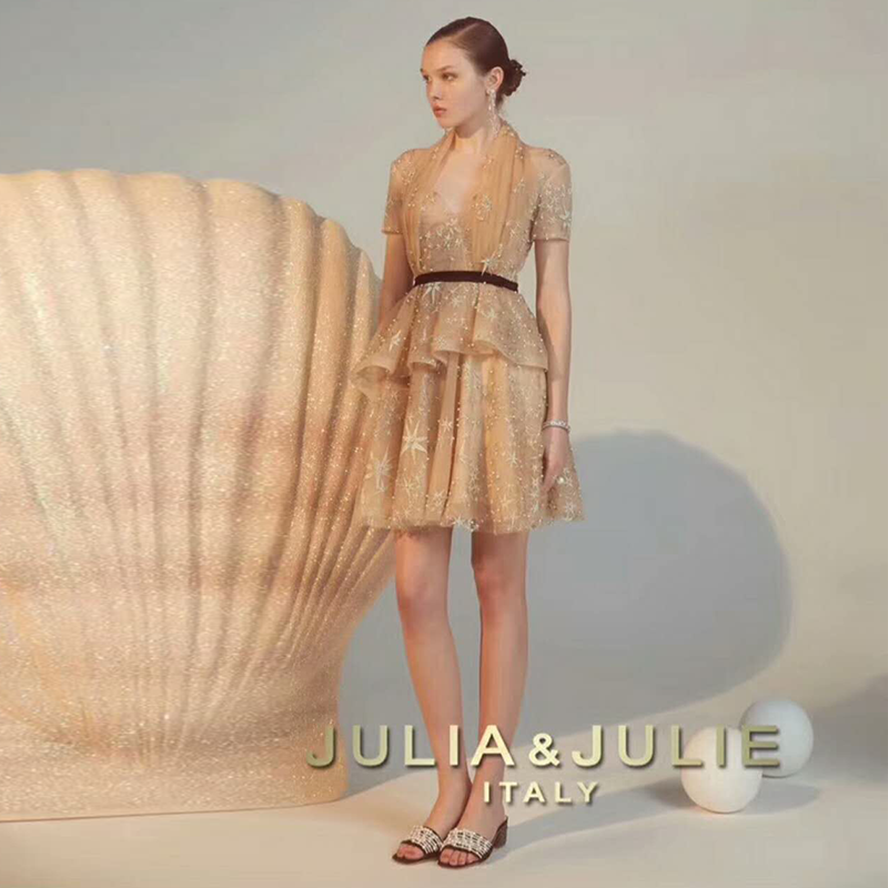 Julia & Julie 2018春夏新品优雅透肤蕾丝露背星星挂脖连衣裙肤色