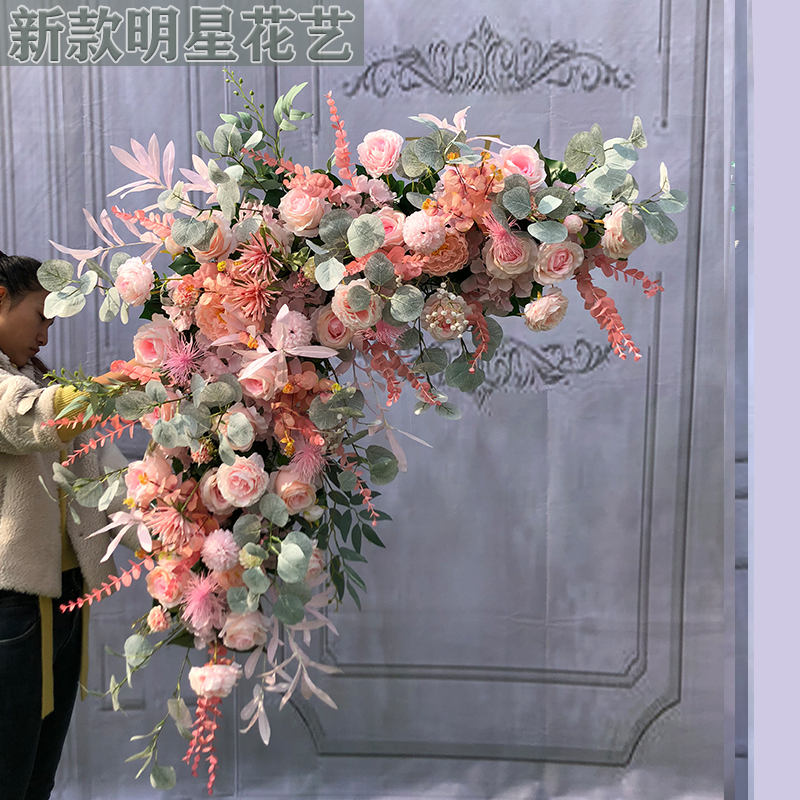 The new wedding triangle flower row wedding arch flower stage background pre-function area layout row flower simulation silk flower art